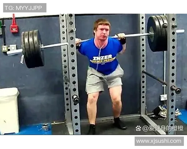 足球球星深蹲训练揭秘打造爆发力与稳定性的核心力量秘诀